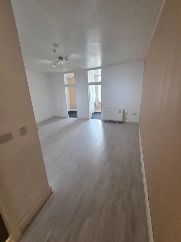 Flat Seaview Road in Wallasey