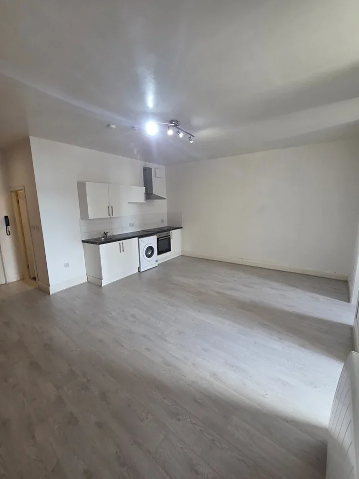 Flat Seaview Road in Wallasey