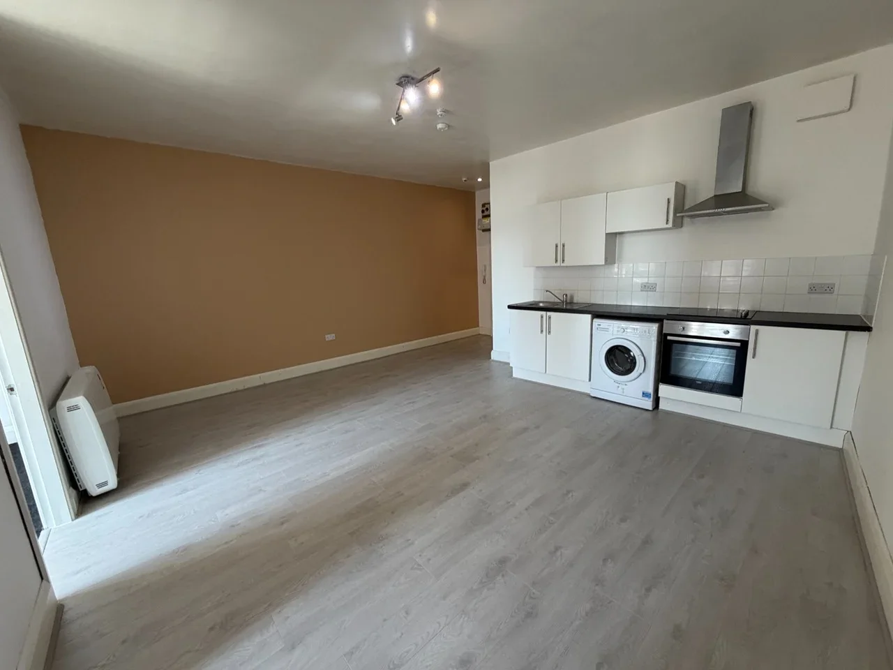 Flat Seaview Road in Wallasey