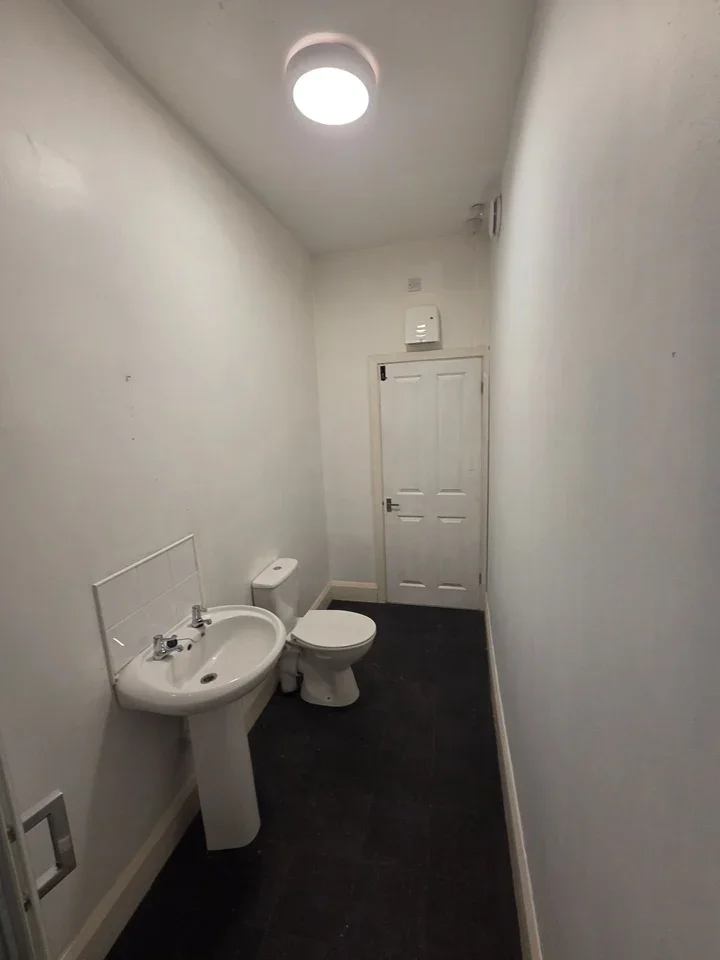 Flat Seaview Road in Wallasey