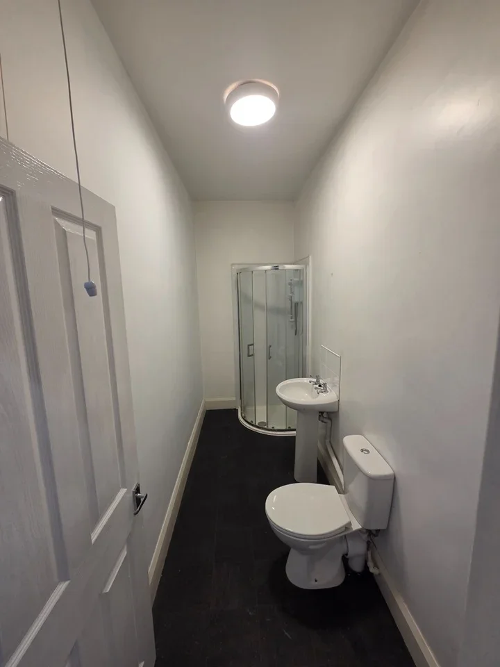Flat Seaview Road in Wallasey