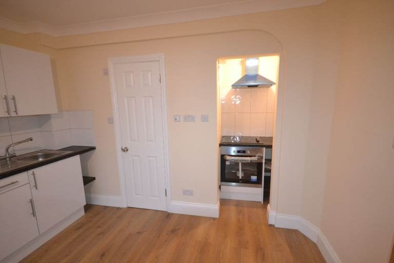 Flat Stag Lane in Greater London
