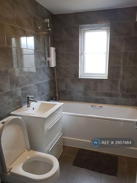 Room Clarence Close in Greater London
