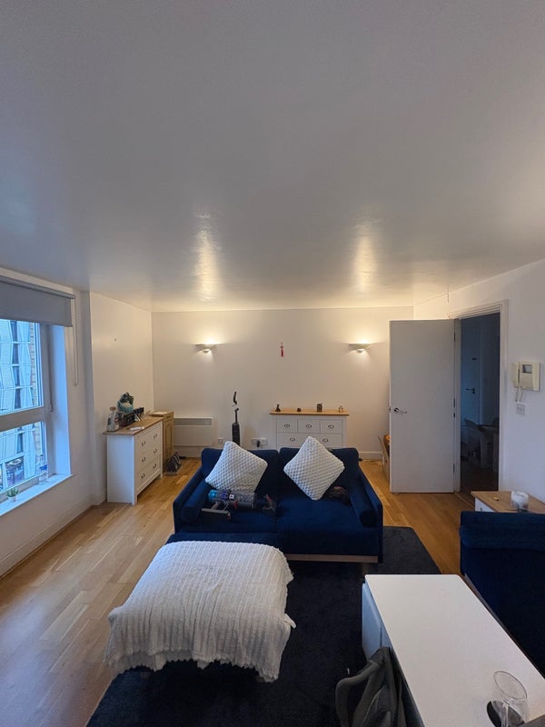 Room Commercial Road in Greater London