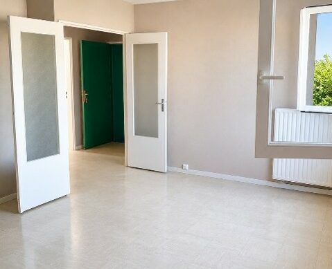 Appartement Rue Marot à Coteaux-du-Blanzacais