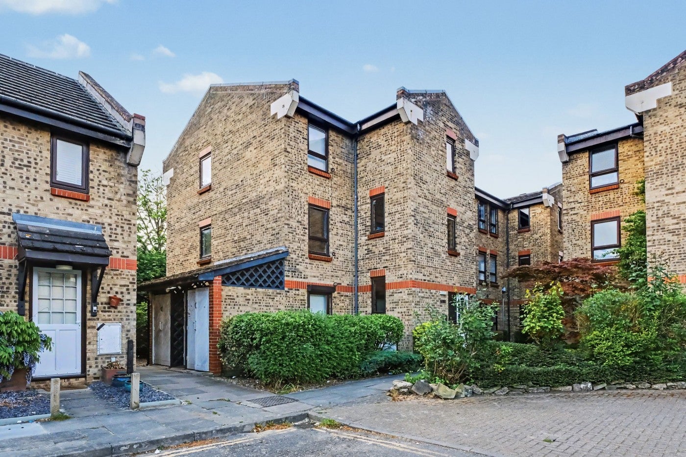 Flat Wedmore Gardens in Greater London