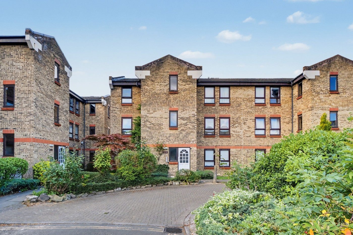 Flat Wedmore Gardens in Greater London