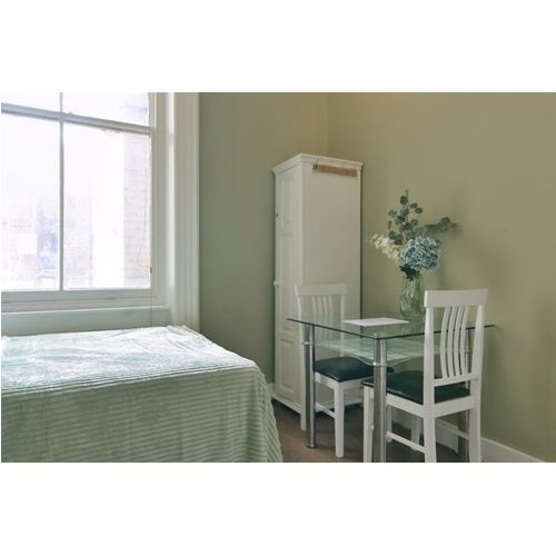 Room Hogarth Road in Greater London