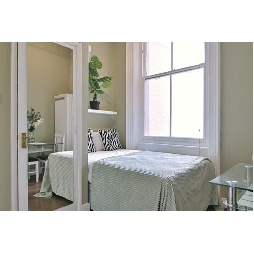 Room Hogarth Road in Greater London