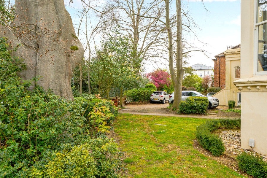 Flat Oak Hill in Greater London