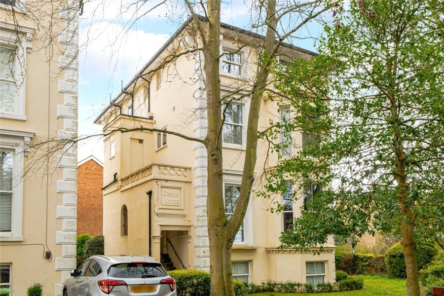 Flat Oak Hill in Greater London