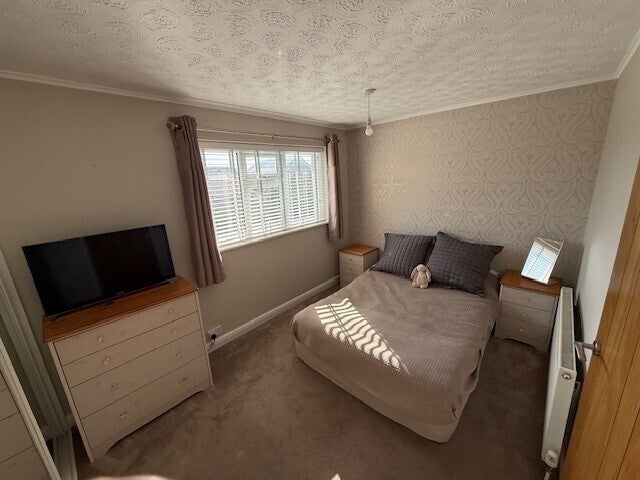 Flat Wooler Close in Moreton