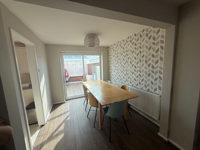 Flat Wooler Close in Moreton