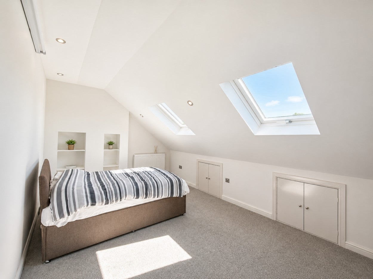 Flat Briar Avenue in Greater London