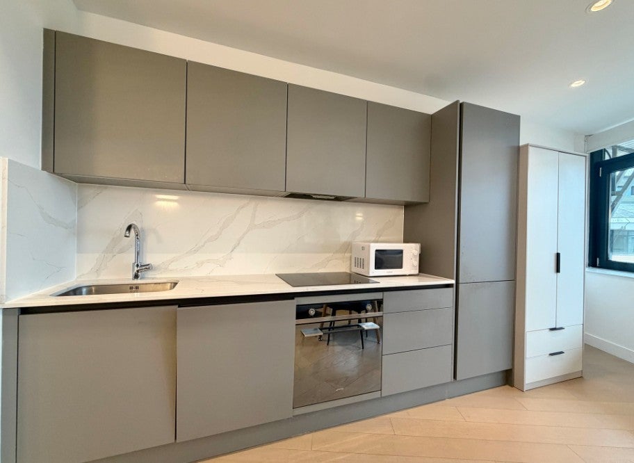 Flat Shield Drive in Greater London
