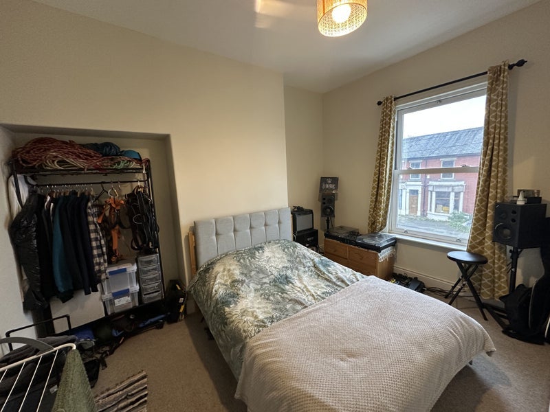 Room Leyland Road in Preston