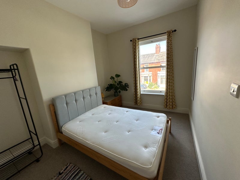 Room Leyland Road in Preston