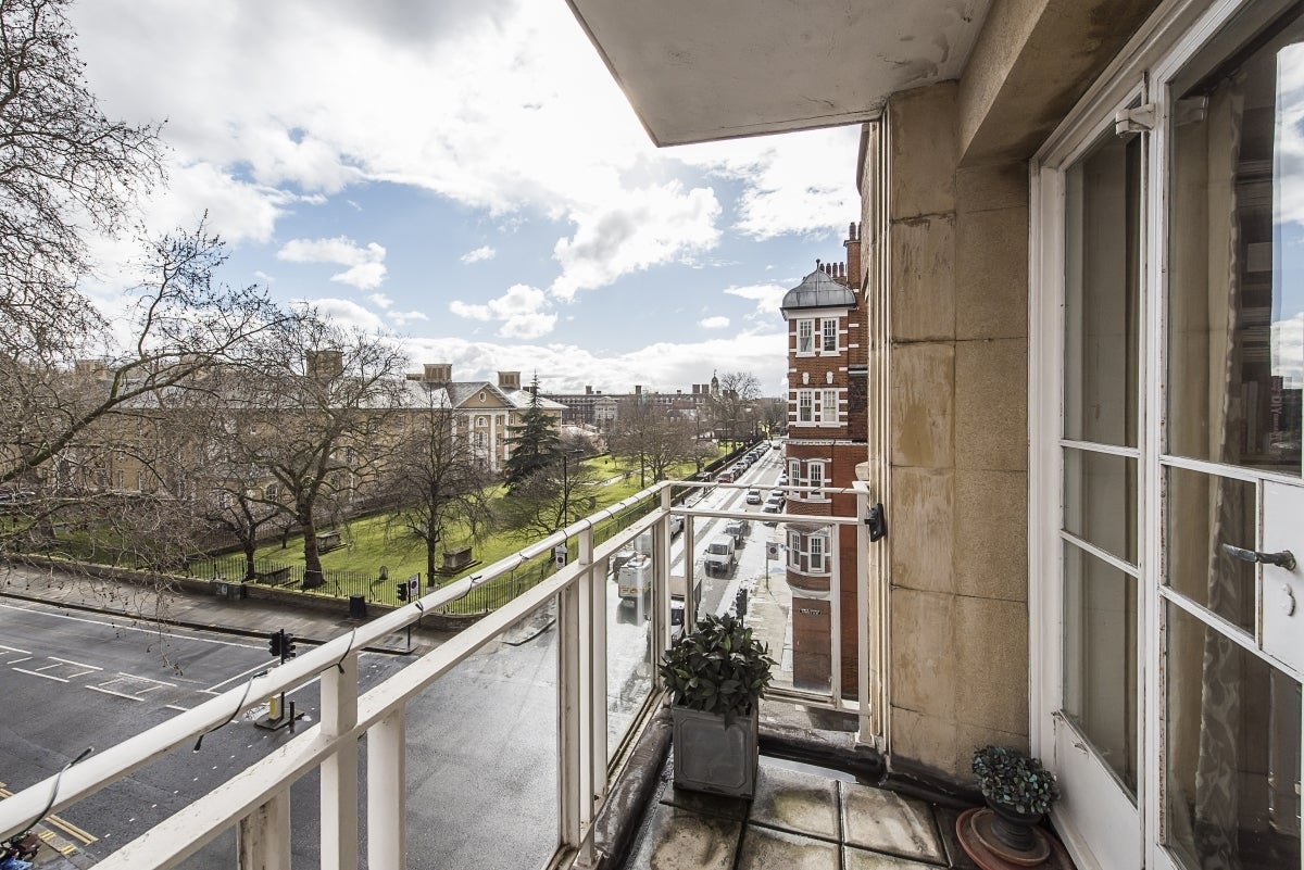 Flat Lower Sloane Street in Greater London