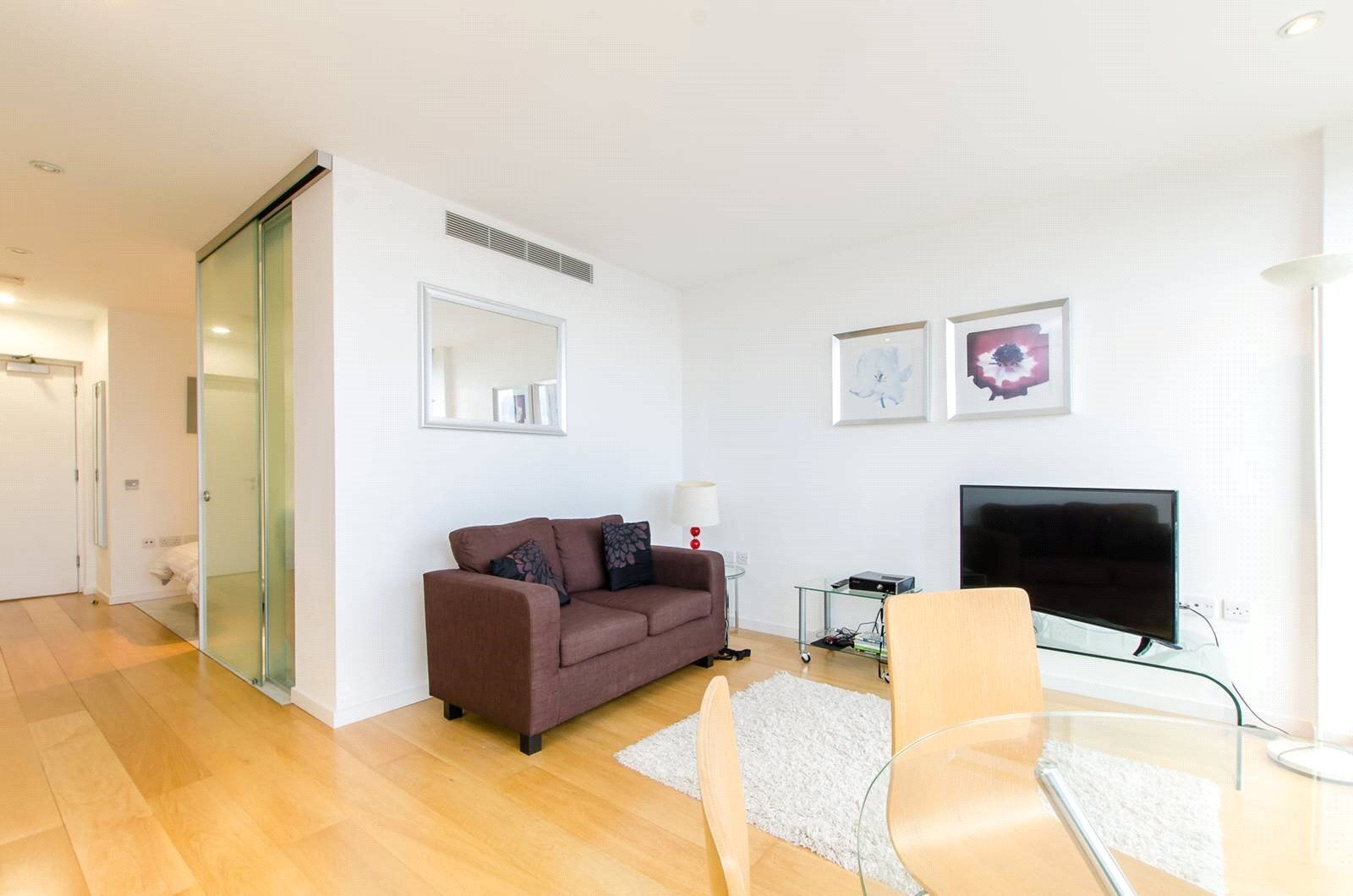 Flat Fairmont Avenue in Greater London