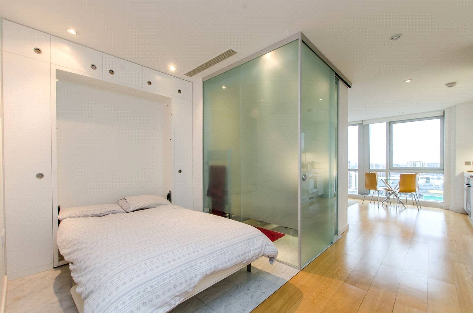 Flat Fairmont Avenue in Greater London