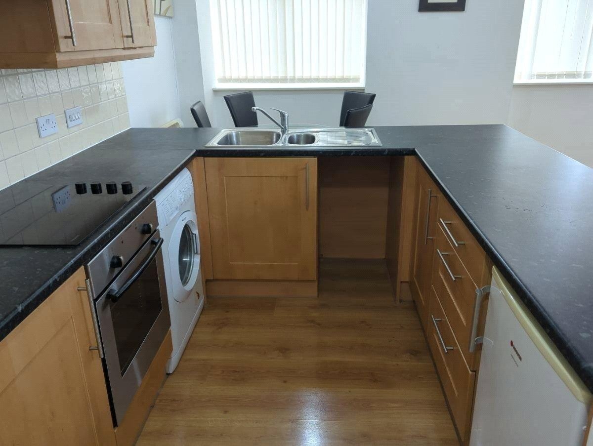 Flat Scoresby Street in Bradford