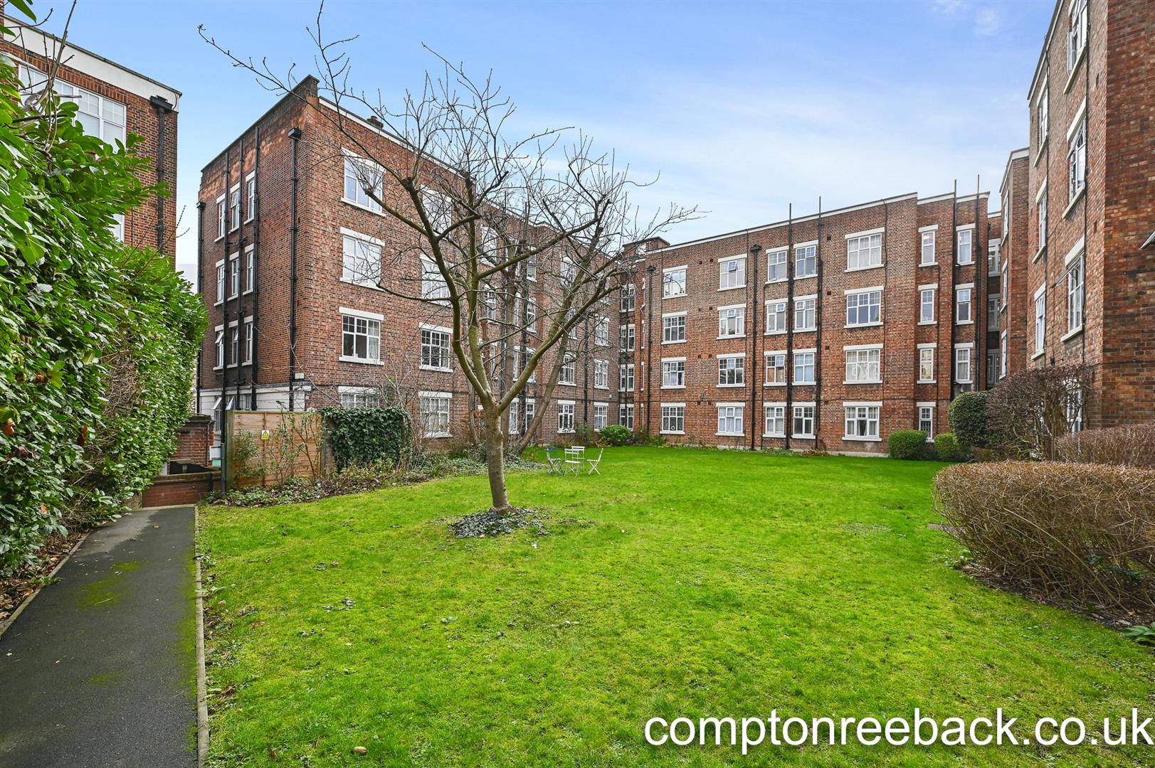 Flat Belsize Grove in Greater London