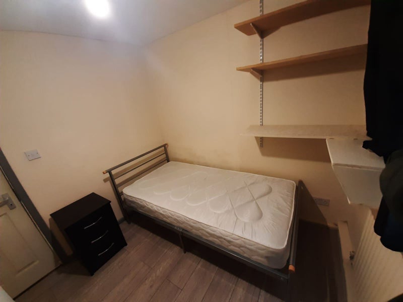 Room Brook's Road in Greater London