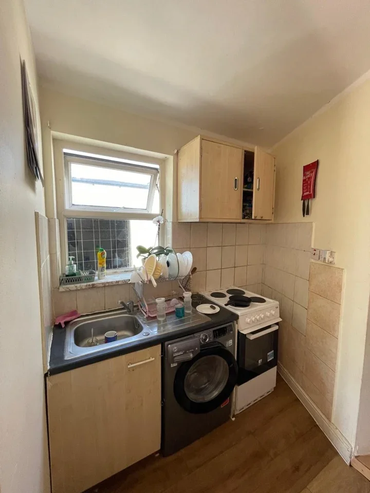 Flat Barking Road in Greater London
