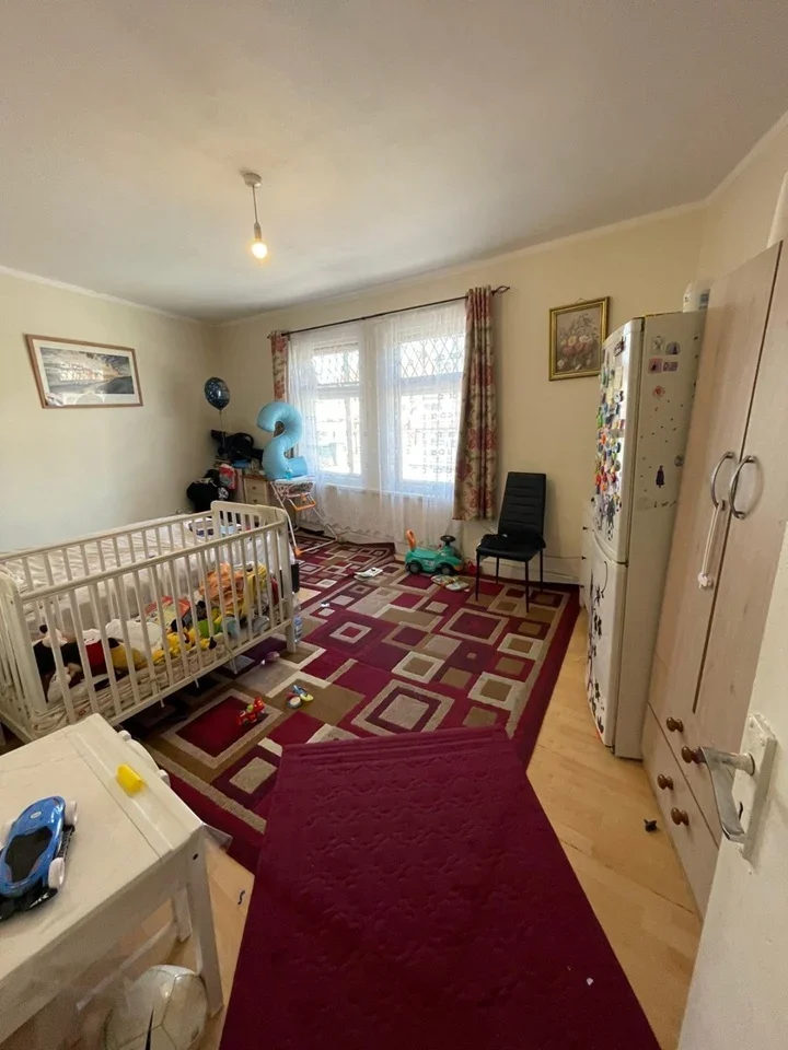 Flat Barking Road in Greater London