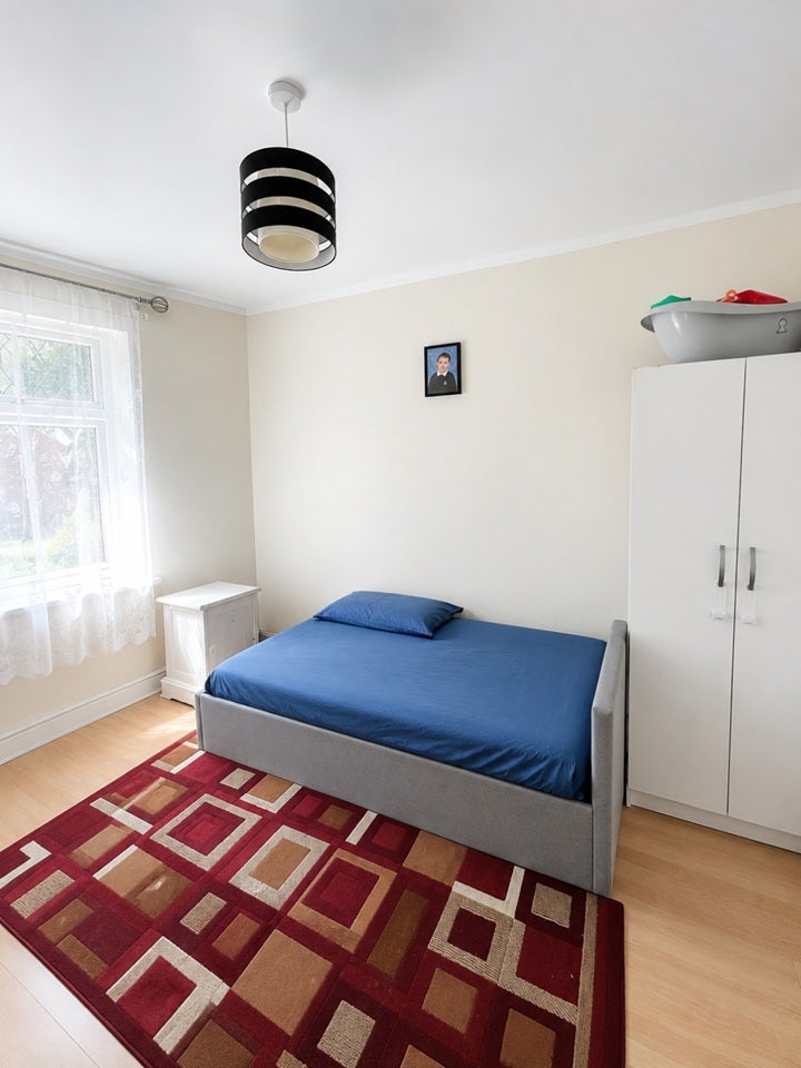 Flat Barking Road in Greater London