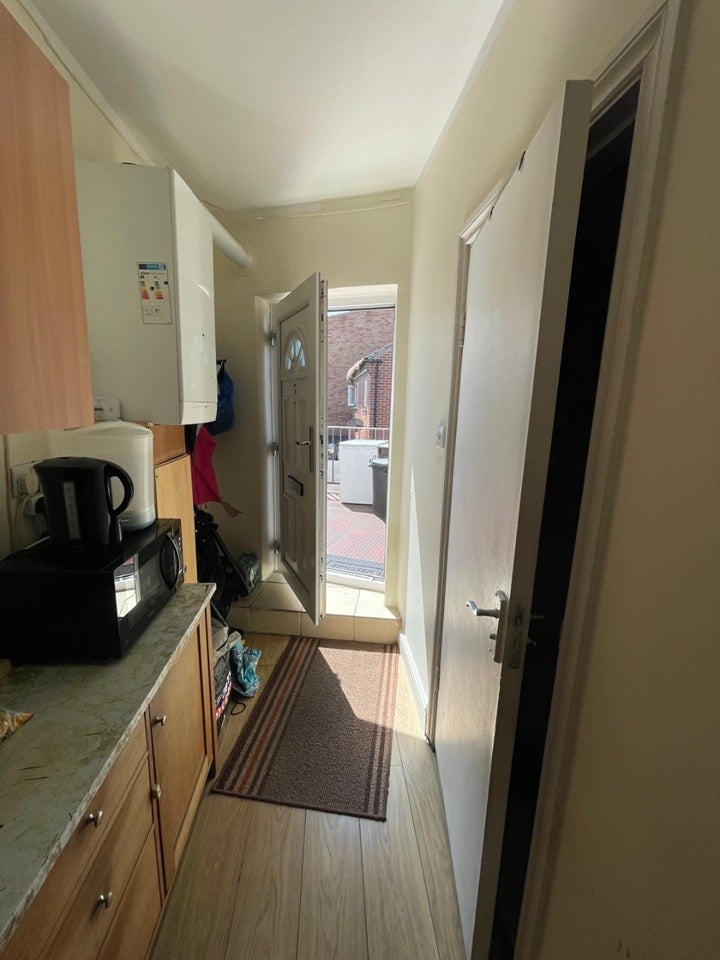 Flat Barking Road in Greater London