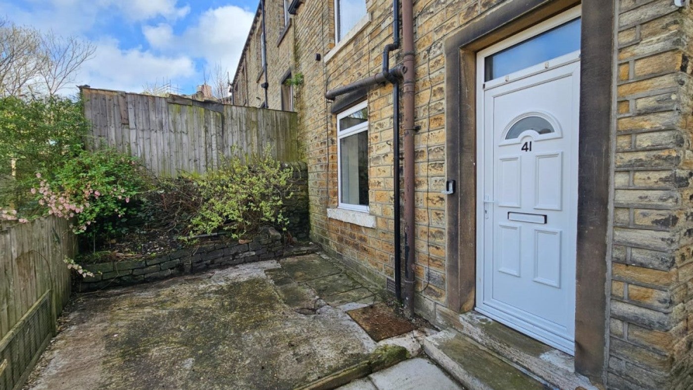 House Whiteley Street in Kirklees