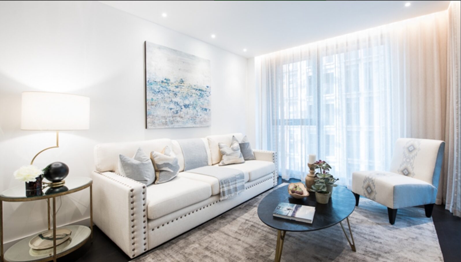 Flat Ponton Road in Greater London