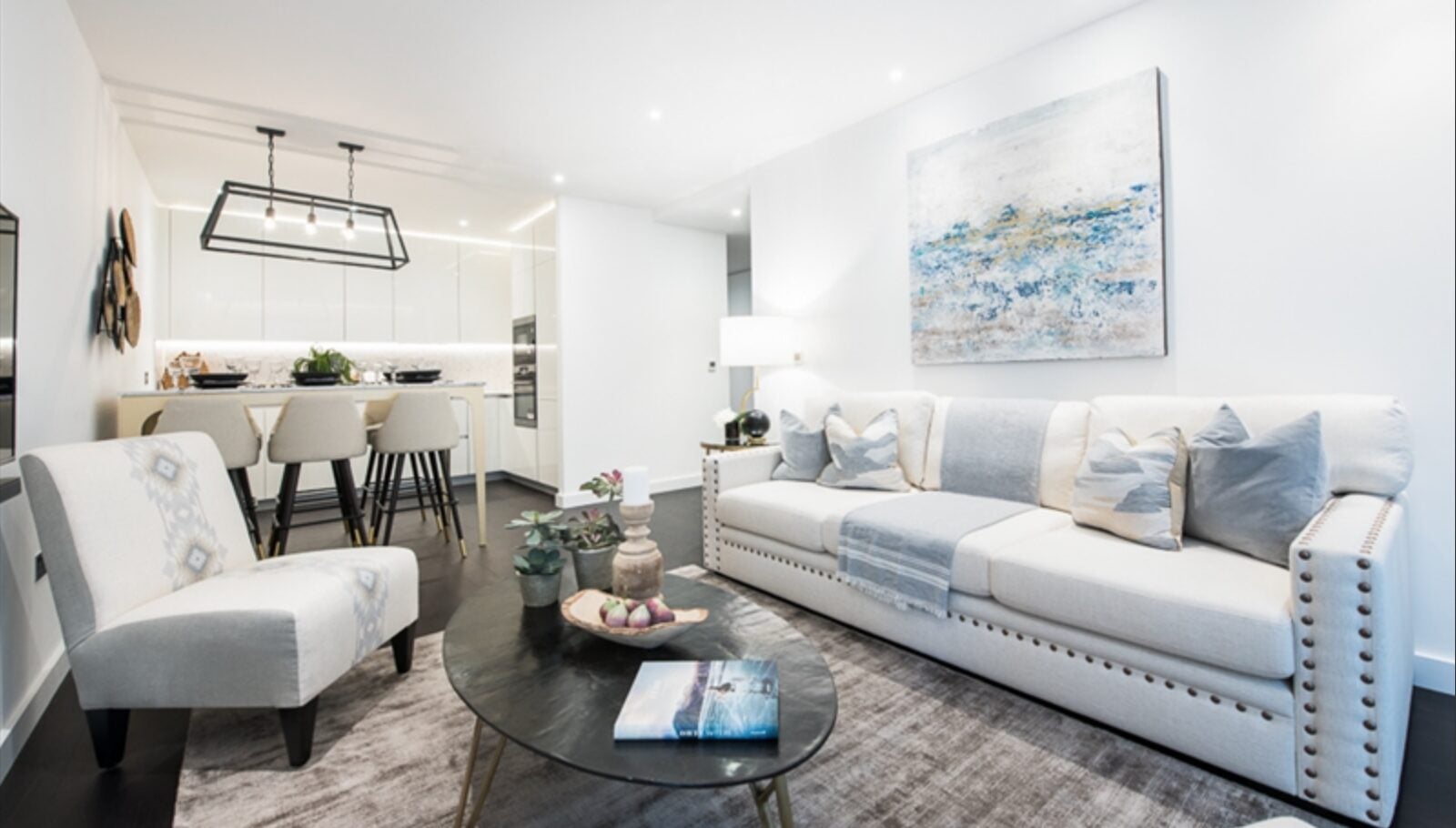 Flat Ponton Road in Greater London