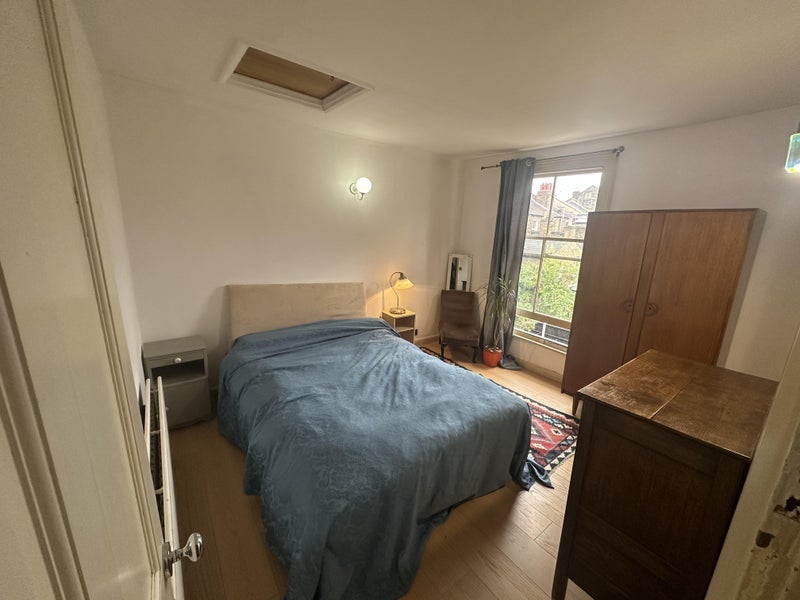 Room Elderfield Road in Greater London