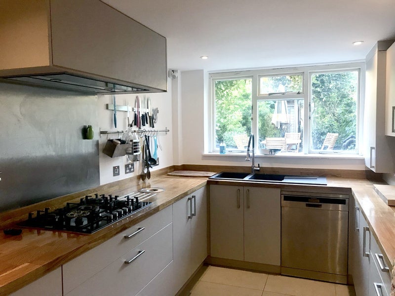 Room Elderfield Road in Greater London