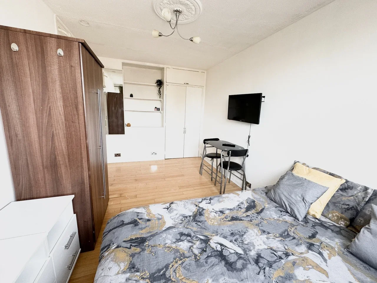 Room Breasley Close in Greater London