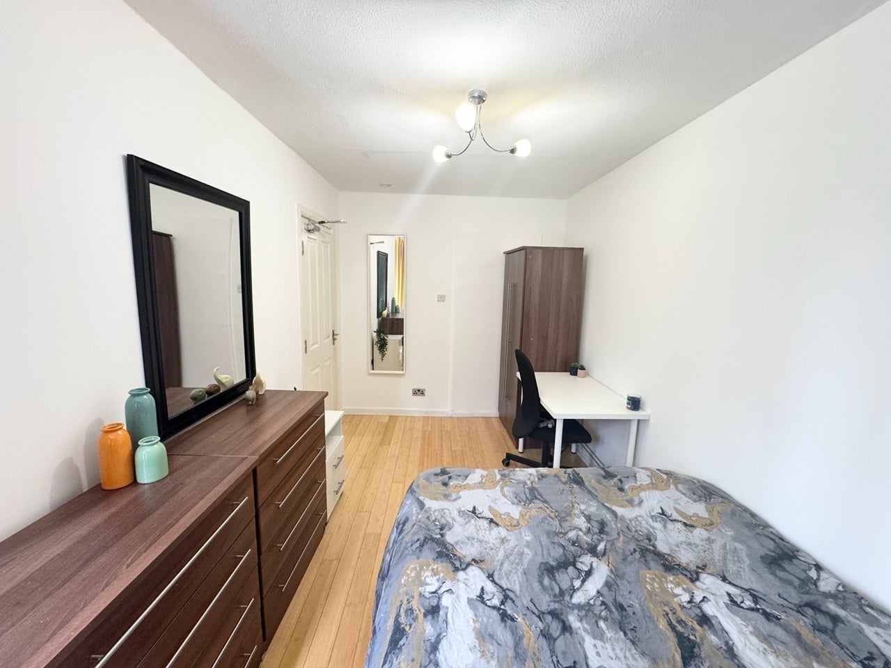 Room Breasley Close in Greater London