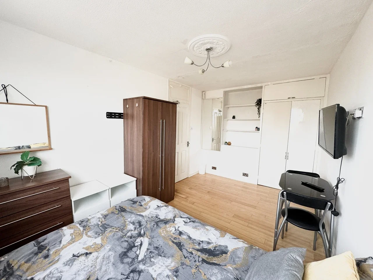 Room Breasley Close in Greater London