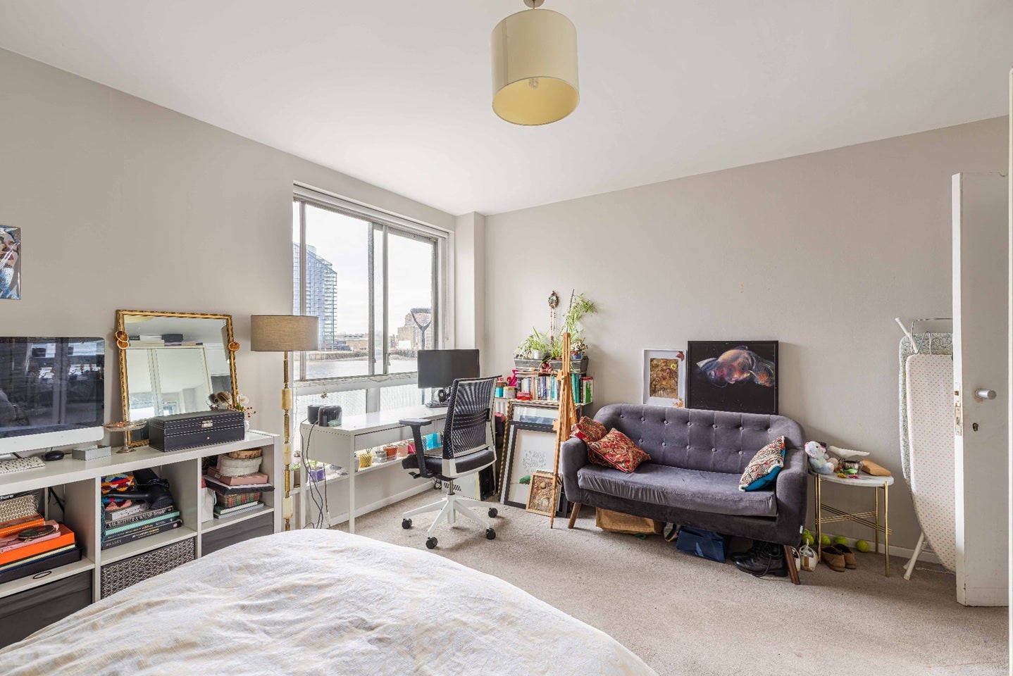 Flat Vicarage Walk in Greater London