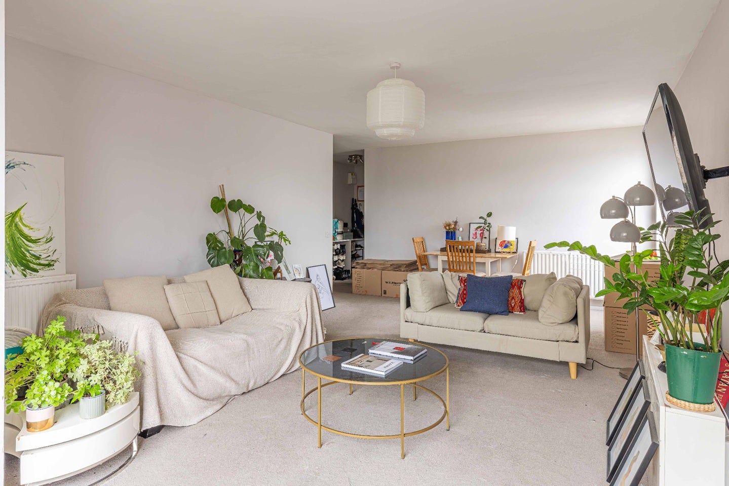 Flat Vicarage Walk in Greater London