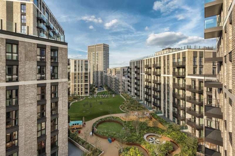 Room Atlantic Crescent in Greater London