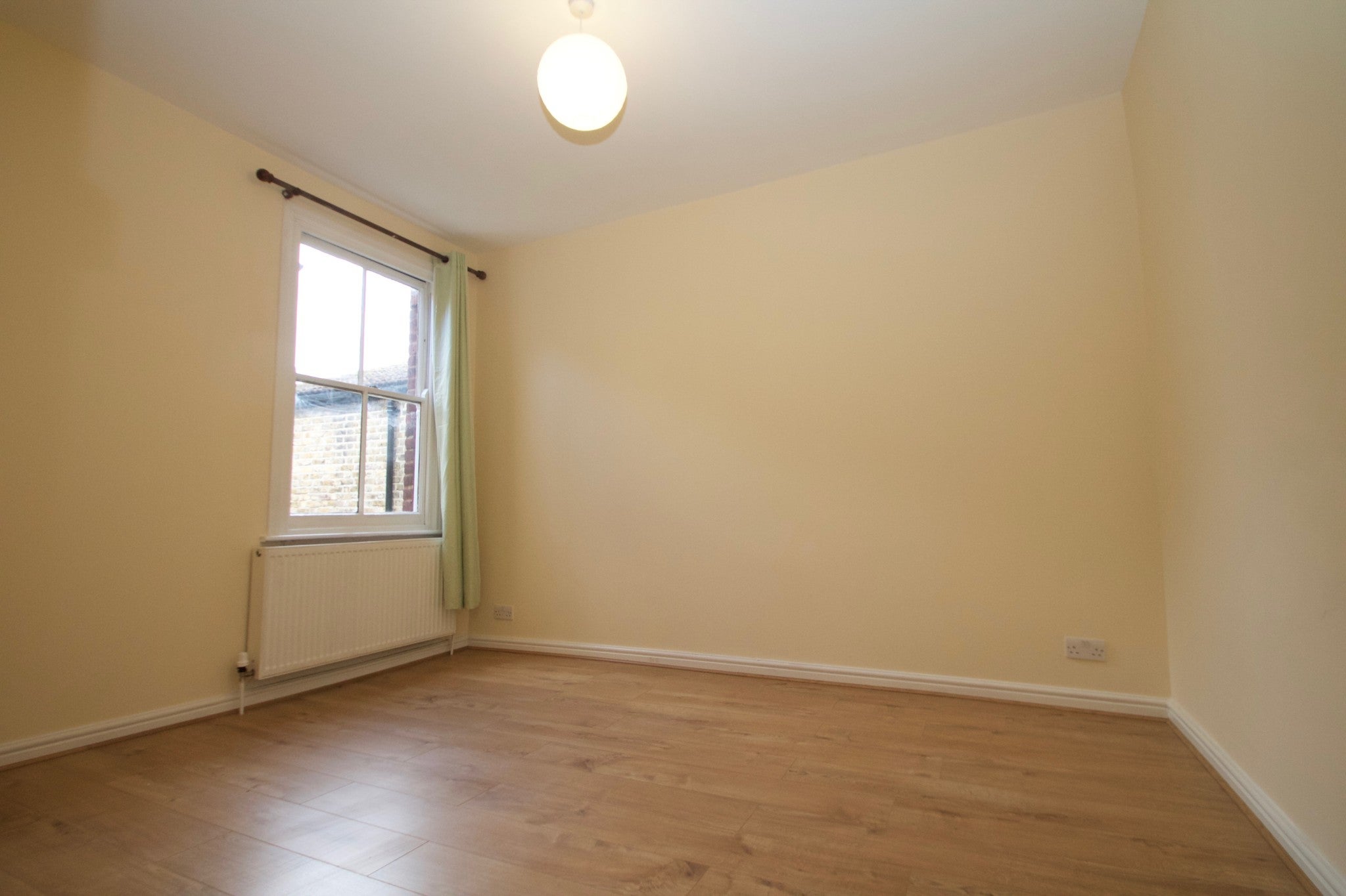 Flat Cottenham Road in Greater London