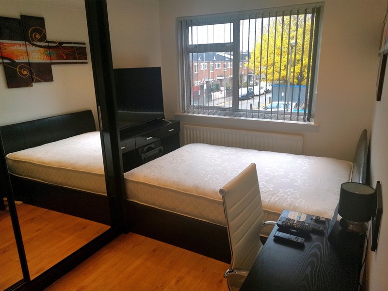 Room Waverton Road in Greater London