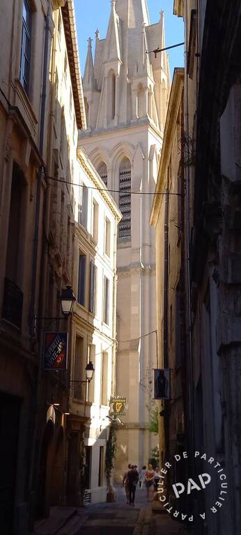 Flat Place des Martyrs-de-la-Résistance in Montpellier