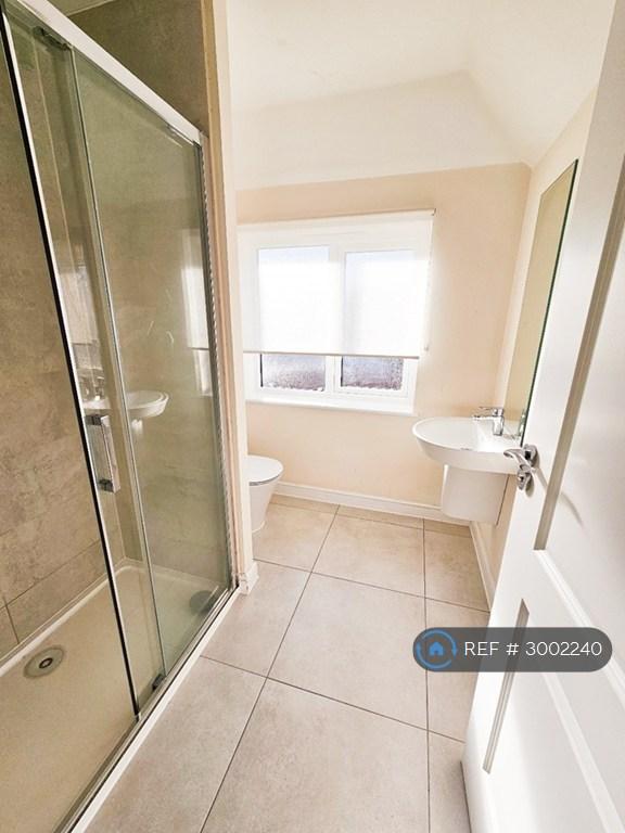 Room Cambria Crescent in Borough of Swale