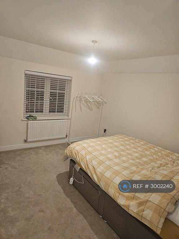 Room Cambria Crescent in Borough of Swale