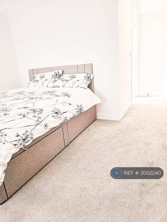 Room Cambria Crescent in Borough of Swale