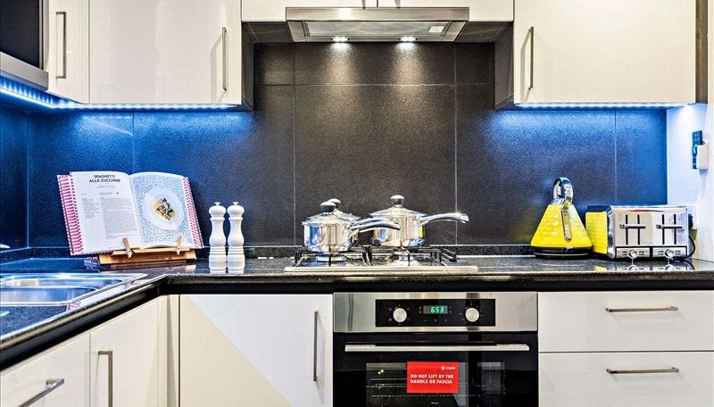 Flat Westferry Circus in Greater London