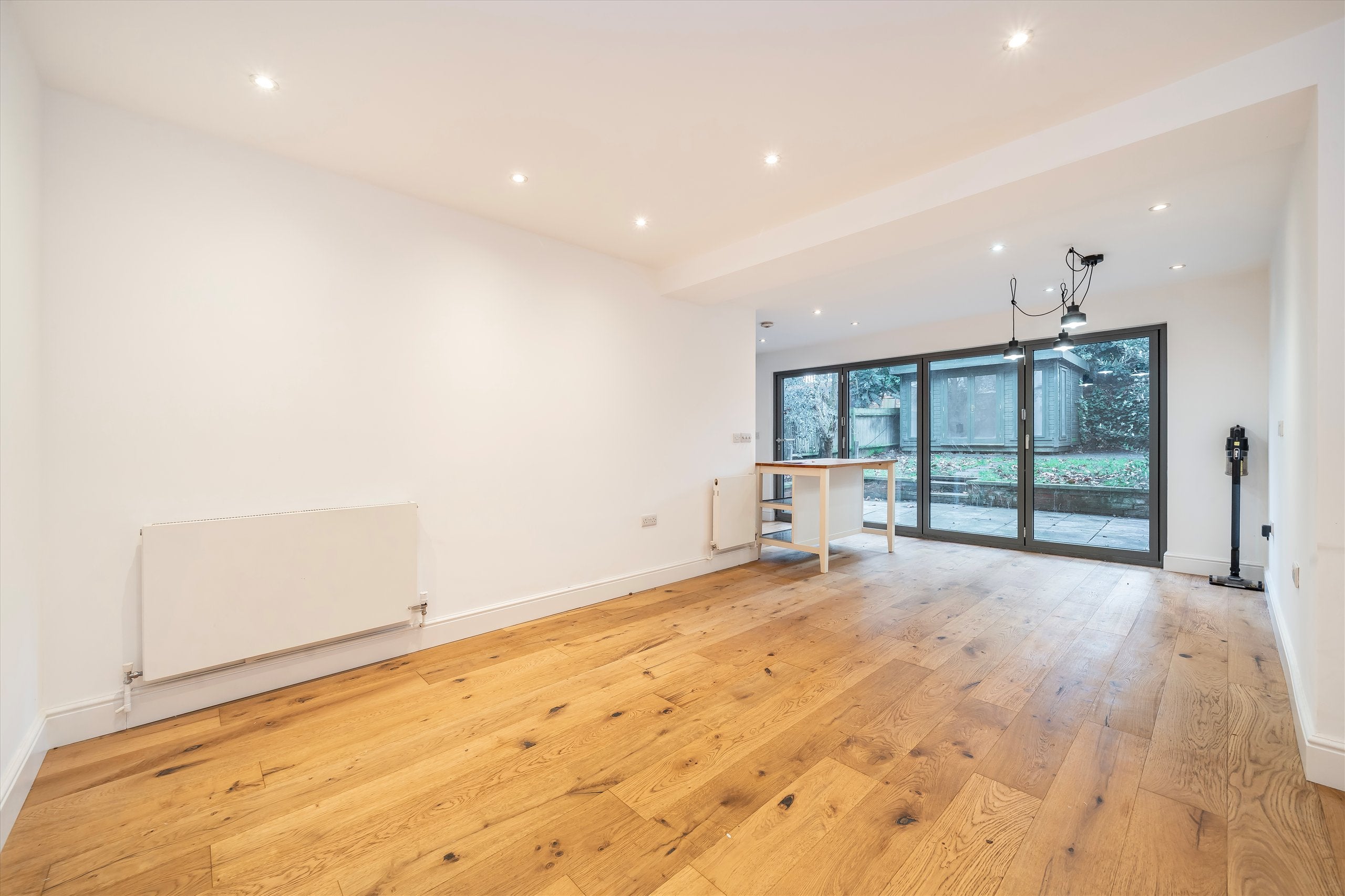 Flat Brondesbury Villas in Greater London